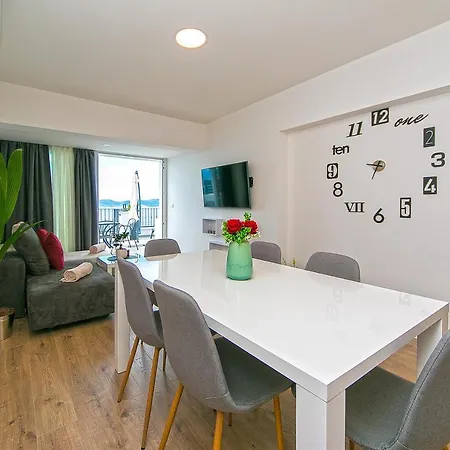 Macan Apartment *